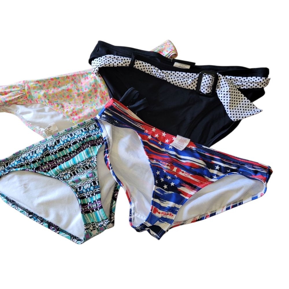 Bundle of 4 bikini bottoms Size M